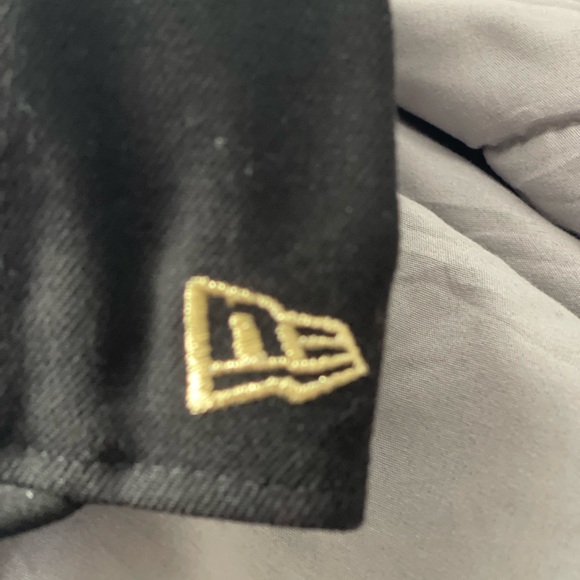 Rare Chicago Bulls Jordan Metal Gold Badge flat brim snap back hat - Picture 5 of 8